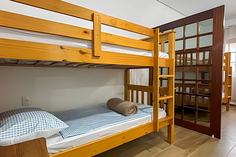 Q4 - Quarto 2 Beliches e 2 Banheiros Privativos