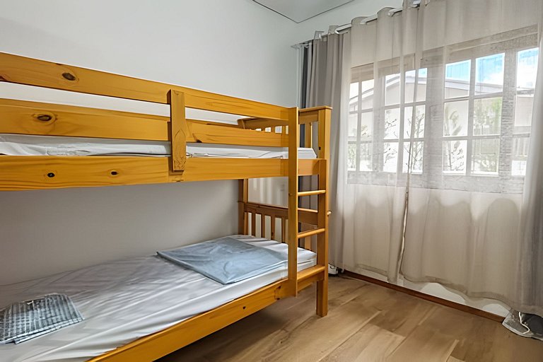 Q4 - Quarto 2 Beliches e 2 Banheiros Privativos