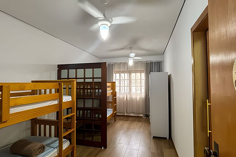 Q4 - Quarto 2 Beliches e 2 Banheiros Privativos