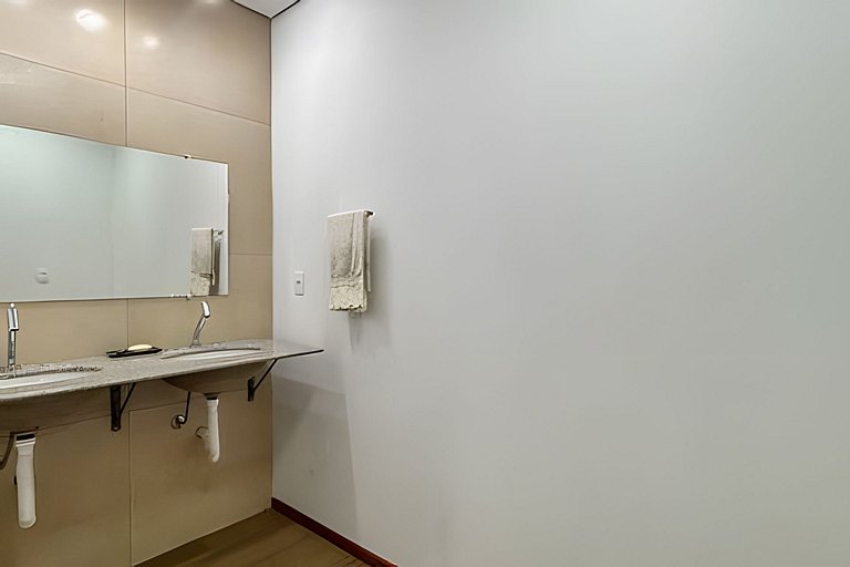 Q4 - Quarto 2 Beliches e 2 Banheiros Privativos