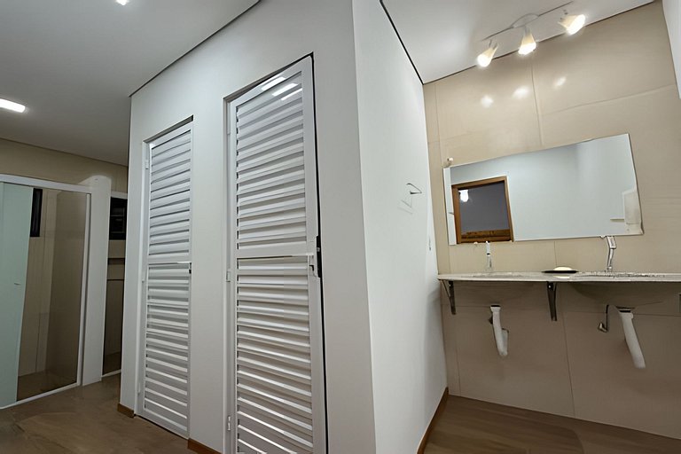 Q4 - Quarto 2 Beliches e 2 Banheiros Privativos