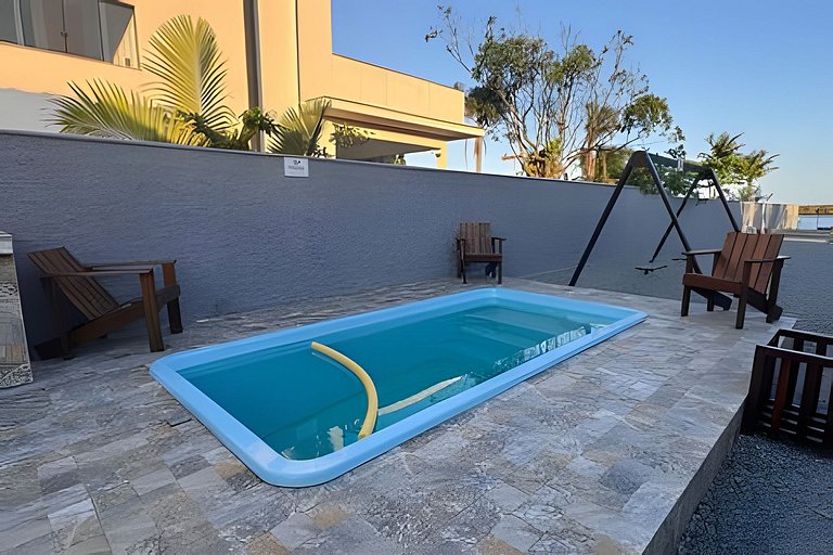 Linda casa na praia com piscina para 6 pessoas.