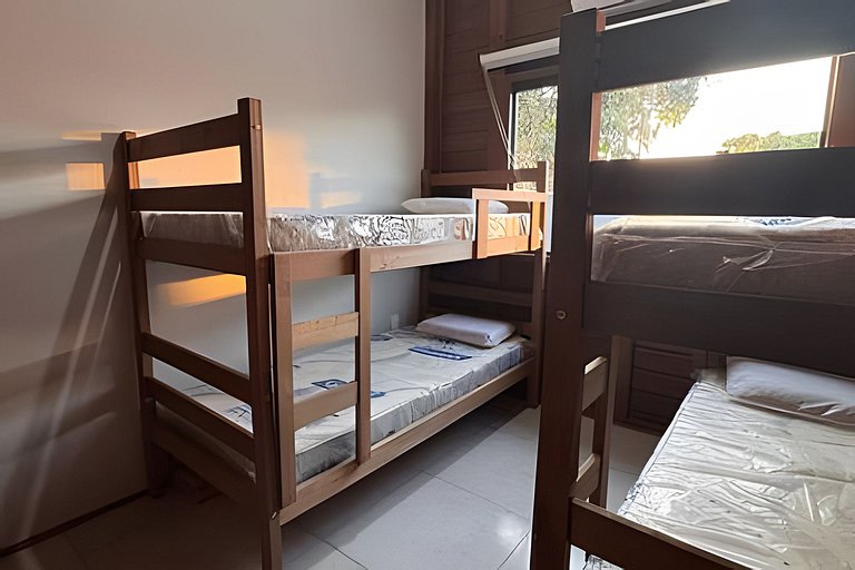 Linda casa na praia com piscina para 6 pessoas.