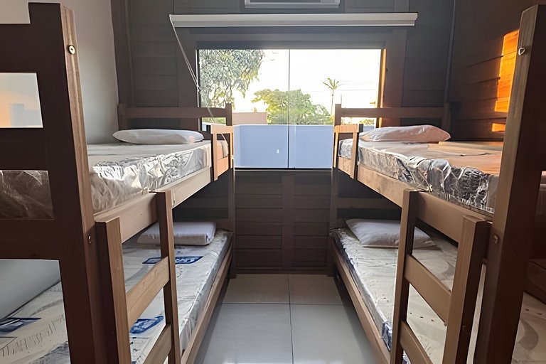 Linda casa na praia com piscina para 6 pessoas.