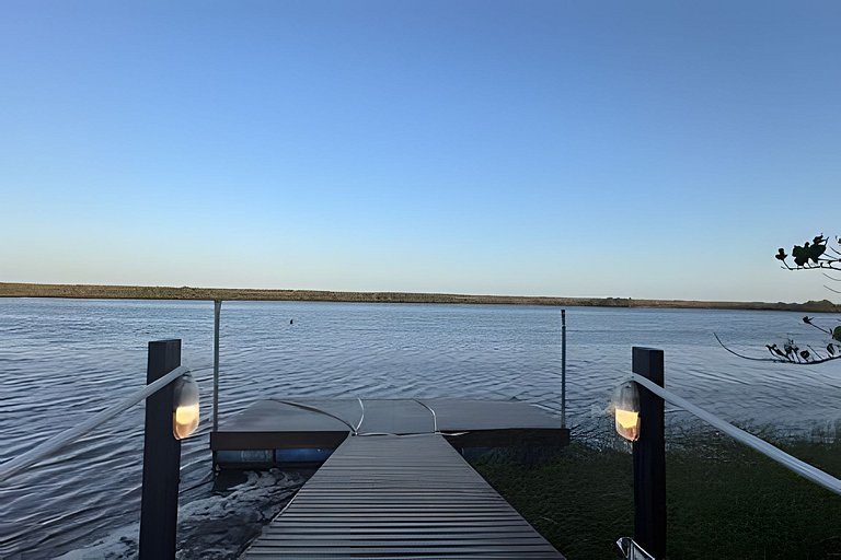 Linda casa na praia com piscina para 6 pessoas.