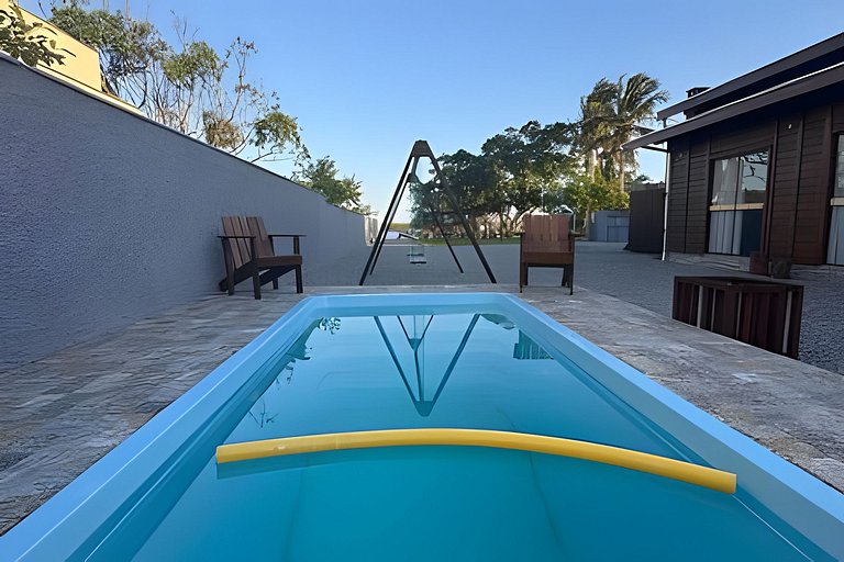 Linda casa na praia com piscina para 6 pessoas.