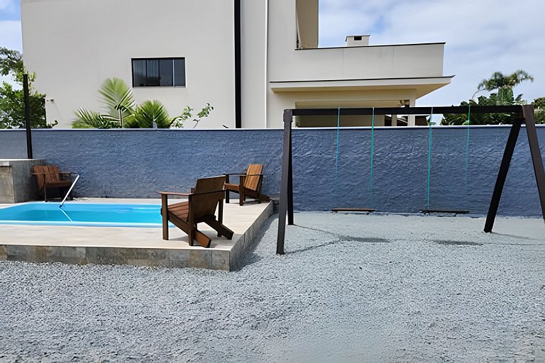 Linda casa na praia com piscina para 6 pessoas.