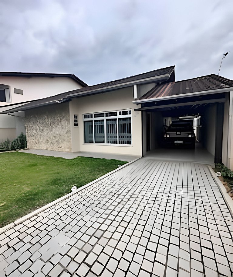 Casa com Banheira há 4 minutos do Centro