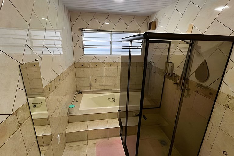 Casa com Banheira há 4 minutos do Centro