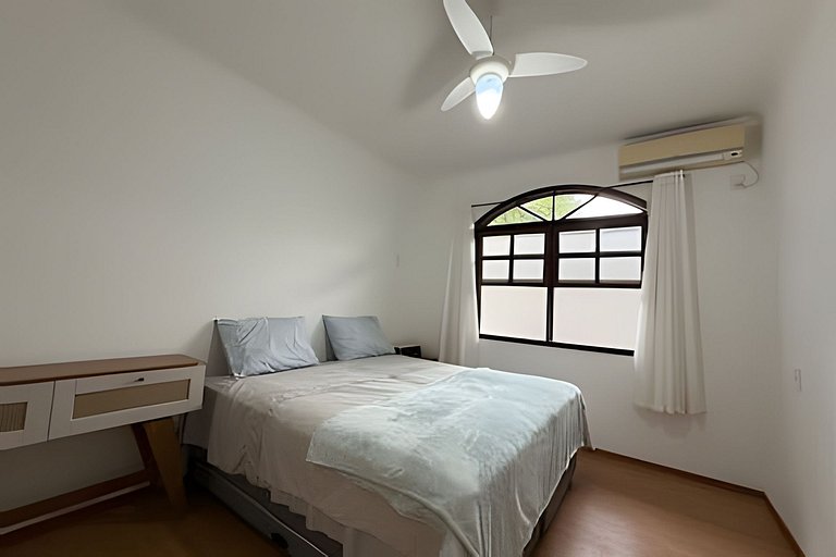 Q3- Quarto de Casal com Suíte Ar e Ventilador