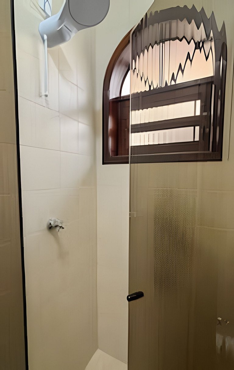 Q3- Quarto de Casal com Suíte Ar e Ventilador