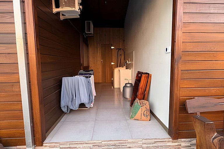 Descanso na Lagoa: 2 Quartos, Deck Próximo ao Mar