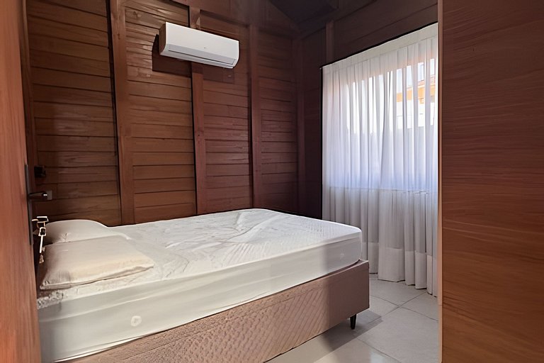 Descanso na Lagoa: 2 Quartos, Deck Próximo ao Mar