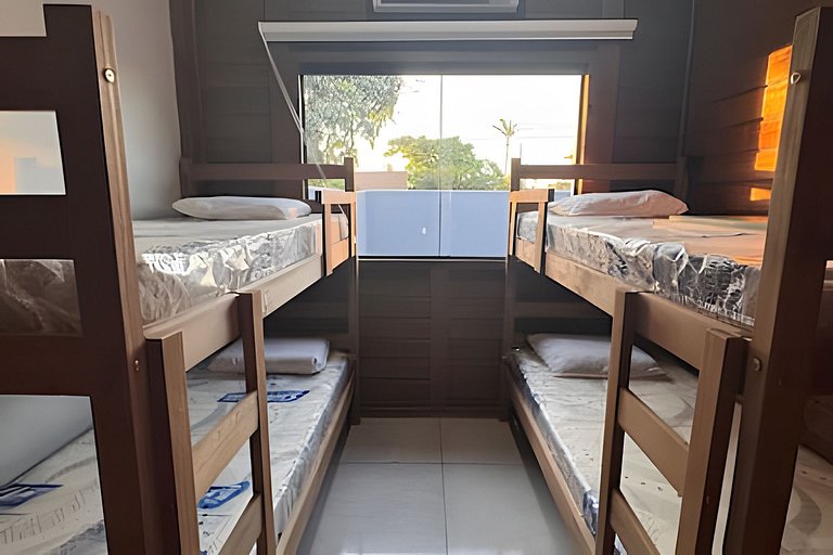 Descanso na Lagoa: 2 Quartos, Deck Próximo ao Mar